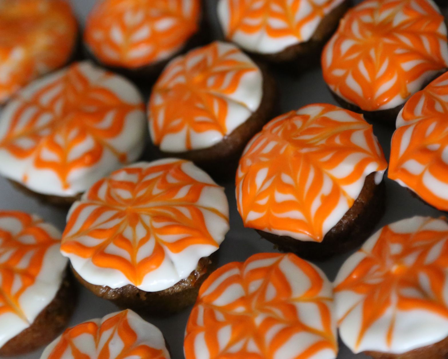 mini pumpkin cupcakes