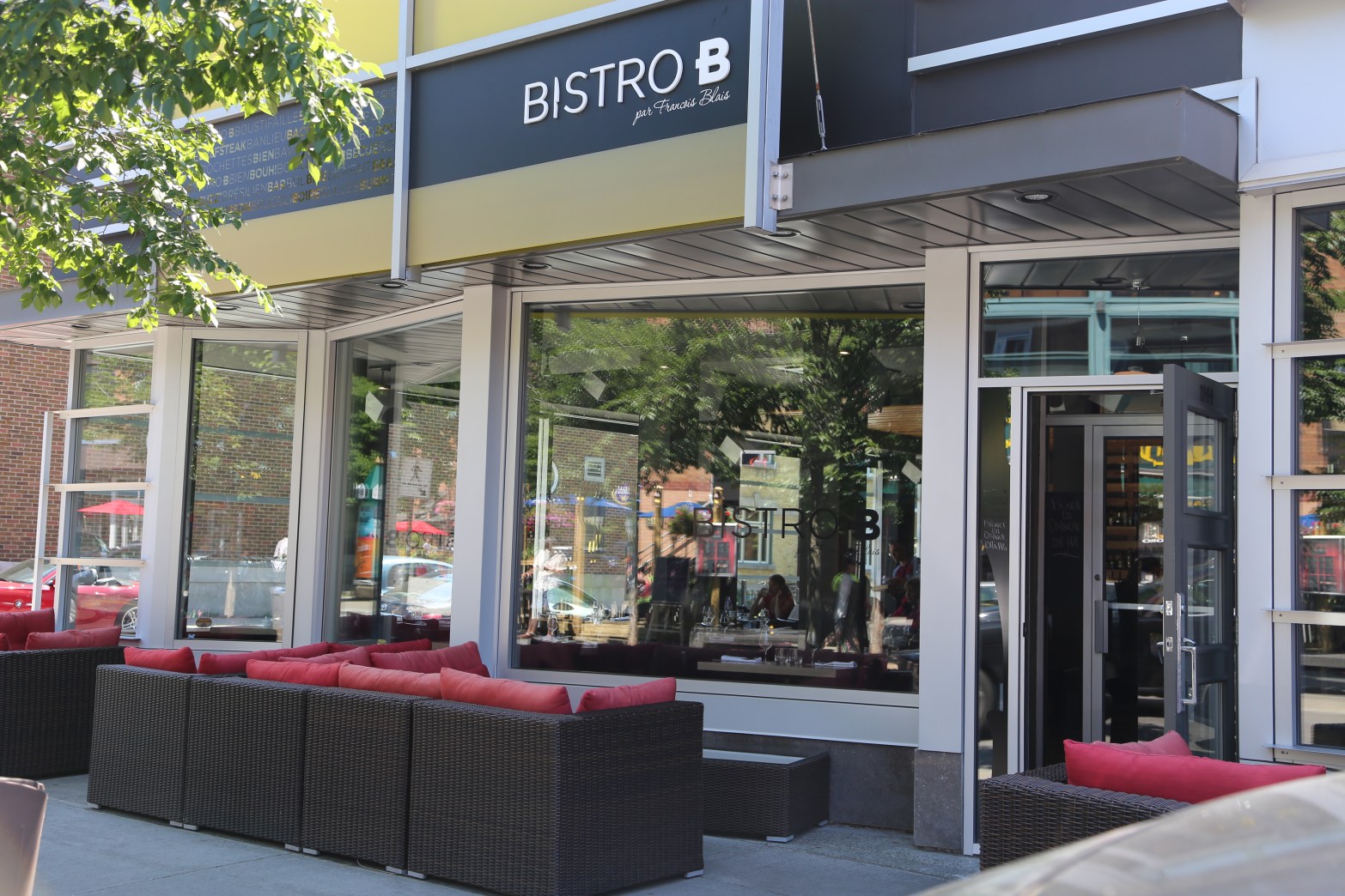 Avenue Cartier, a favorite hangout for lunch and after-work for those working downtown 